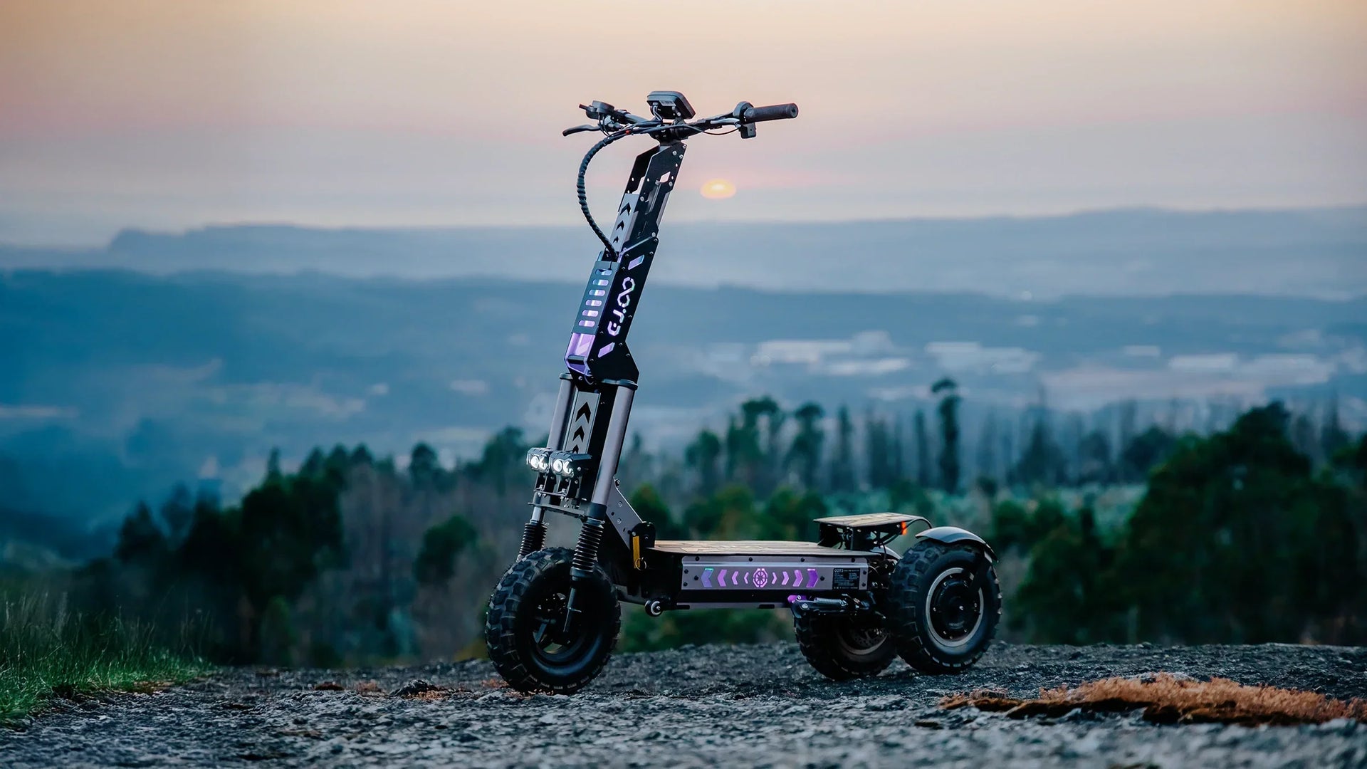 T30: Monopattino Elettrico a 3 Ruote – Massima Stabilità. Grande Potenza. Progettato per Carichi Elevati.